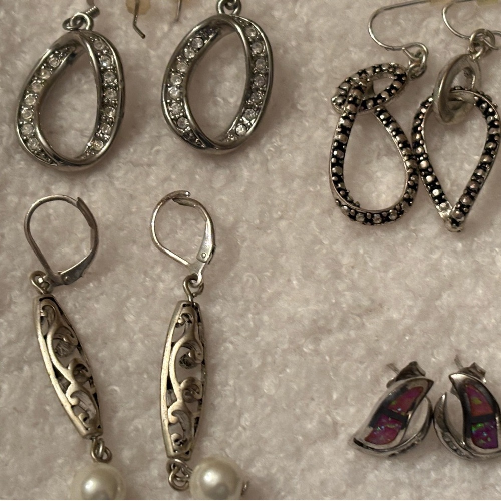 Random costume earring bundle - Picture 2 of 6